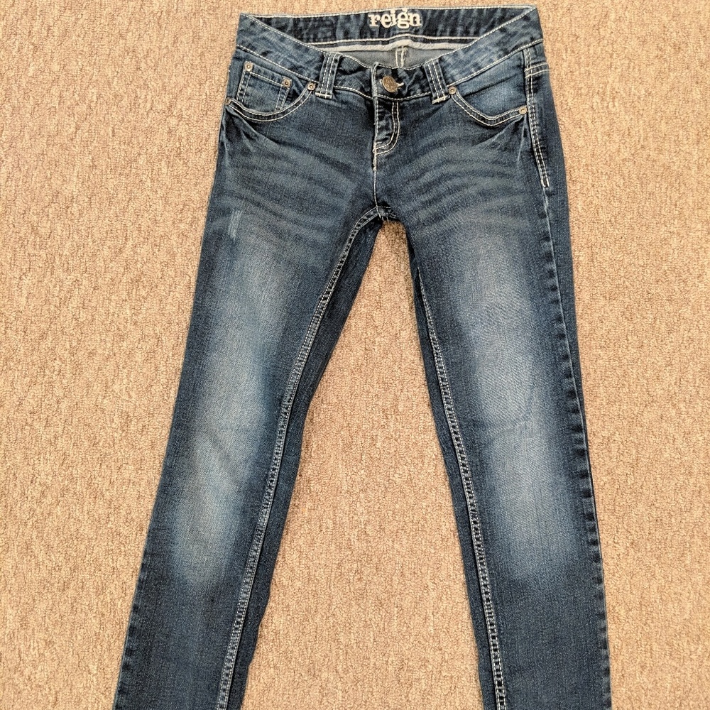 Skinny/Straight leg jeans!